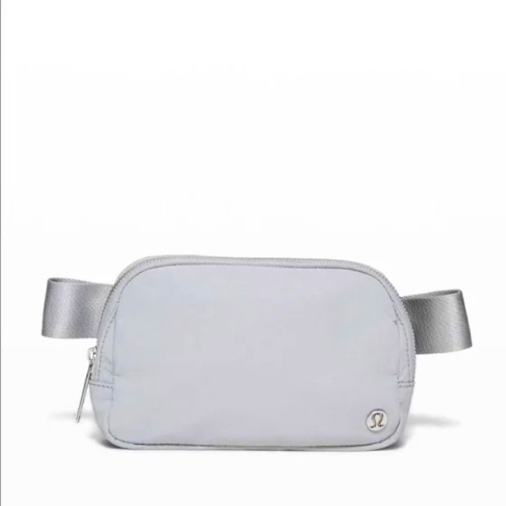 🆕 Lululemon Athletica Everywhere Belt Bag in Silver Drop - Extended Strap